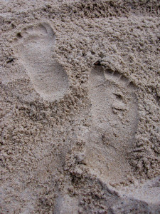 stopy na piasku